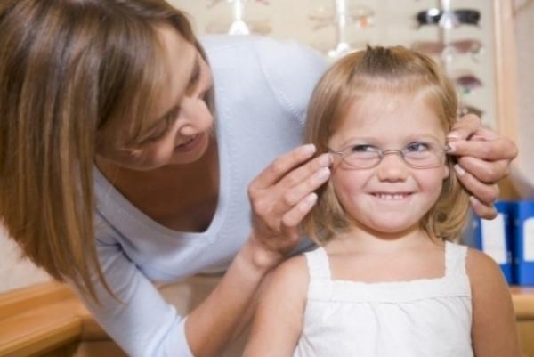 Πότε ένα παιδί μπορεί να φορέσει γυαλιά ή φακούς επαφής;