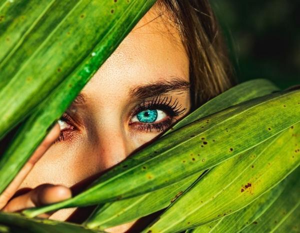 8 καθημερινές συνήθειες που καταστρέφουν τα μάτια μας